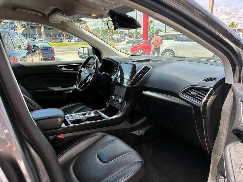 2022 Ford Edge Titanium