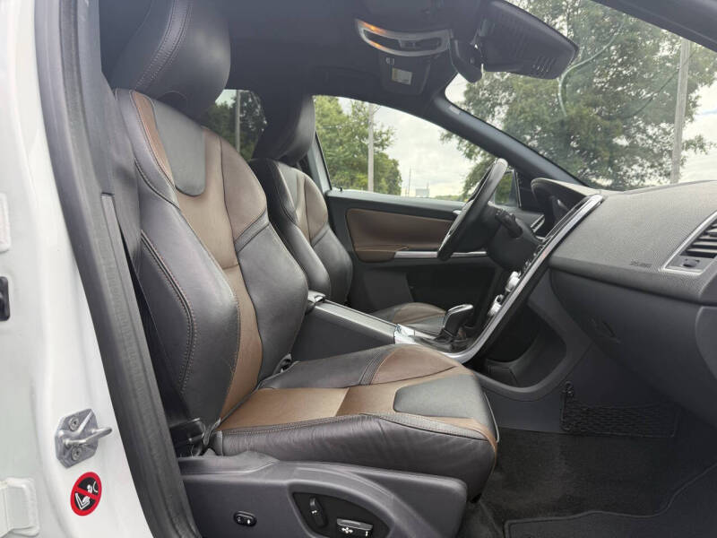 2016 Volvo XC60 T5 Drive-E Platinum