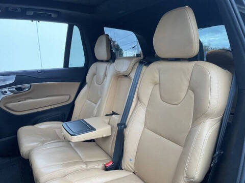 2023 Volvo XC90 Recharge T8 Ultimate Bright Theme 7P