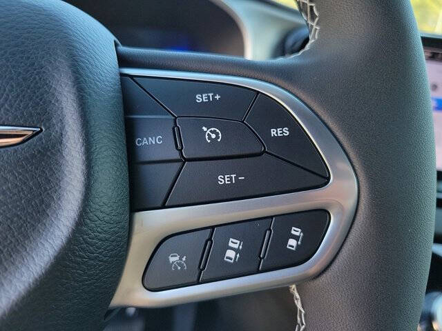 2025 Chrysler Voyager LX