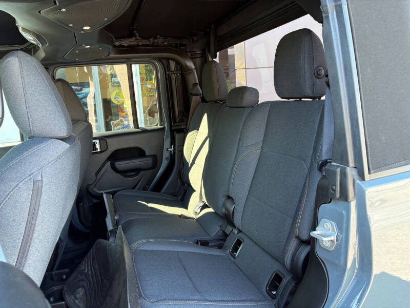 2025 Jeep Gladiator Sport