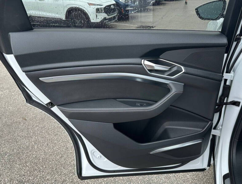 2024 Audi Q8 e-tron quattro Premium Plus