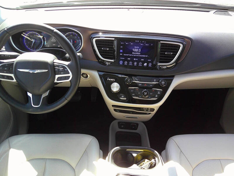 2017 Chrysler Pacifica Touring-L Plus