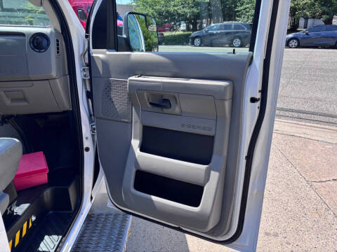 2011 Ford E-Series E-350 SD