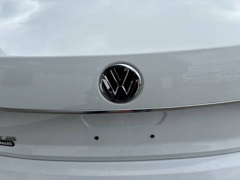 2017 Volkswagen Passat 1.8T SE