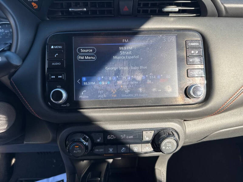 2022 Nissan Kicks SR