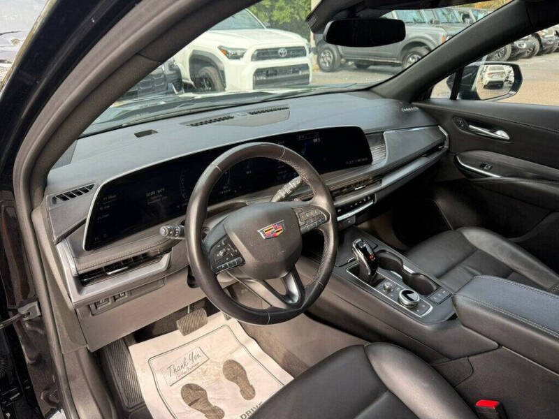 2025 Cadillac XT4 Premium Luxury