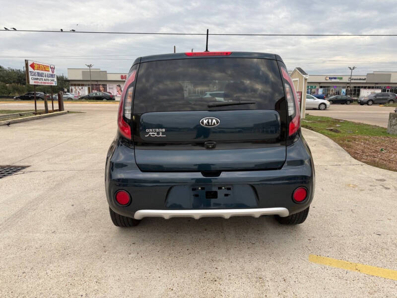 2017 Kia Soul +