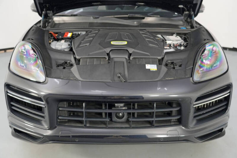 2022 Porsche Cayenne Turbo S E-Hybrid Coupe