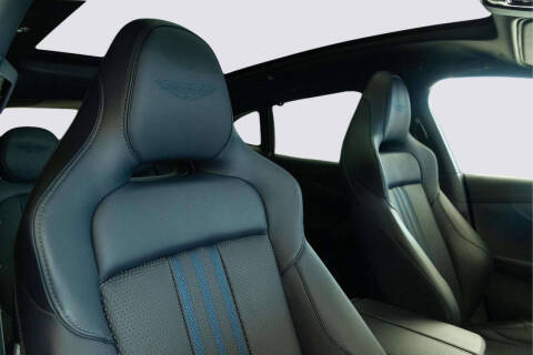 2025 Aston Martin DBX 707