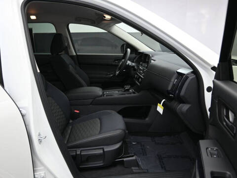 2025 Nissan Pathfinder S