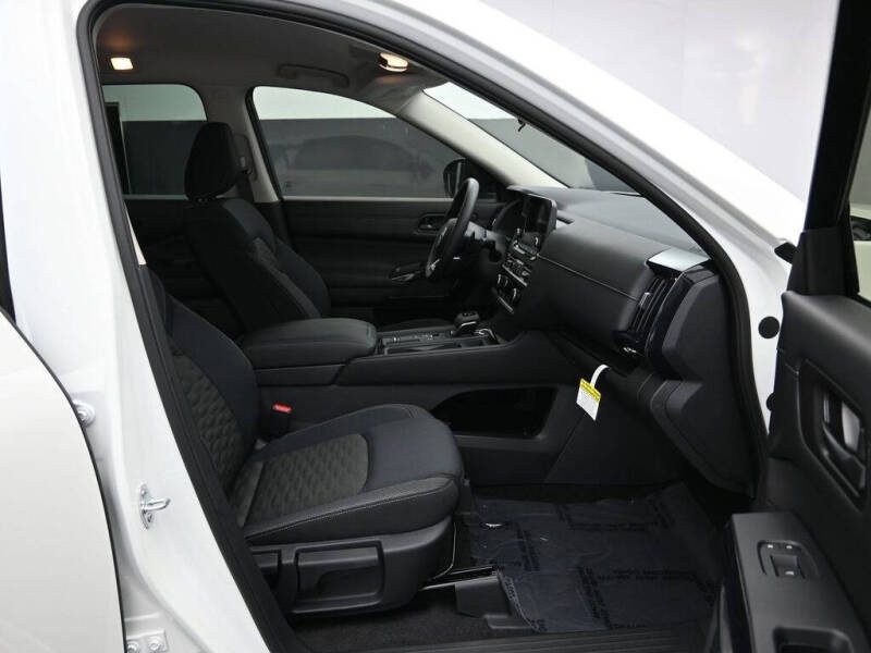 2025 Nissan Pathfinder S