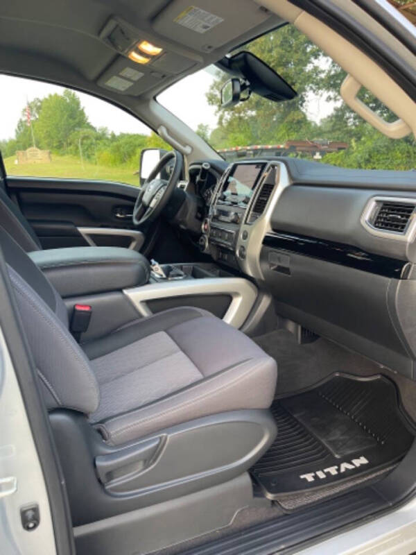 2021 Nissan Titan SV