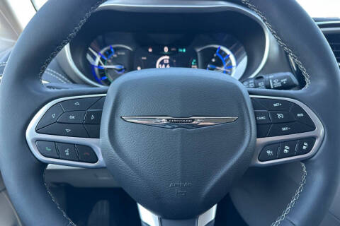 2024 Chrysler Pacifica Plug-In Hybrid Select
