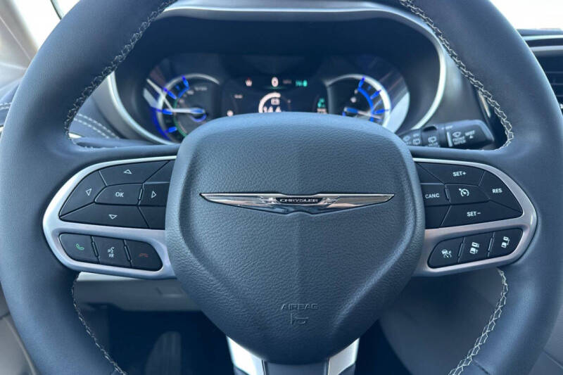 2024 Chrysler Pacifica Plug-In Hybrid Select