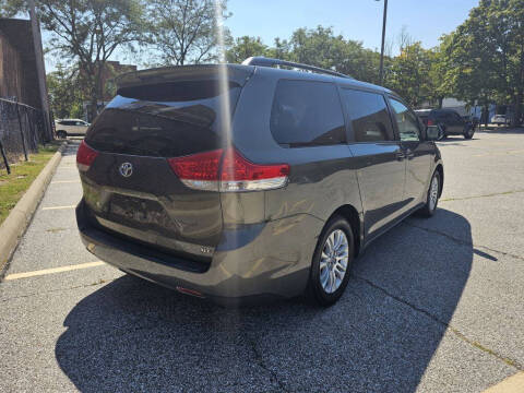 2012 Toyota Sienna