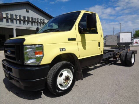 2022 Ford E-Series E-450 SD