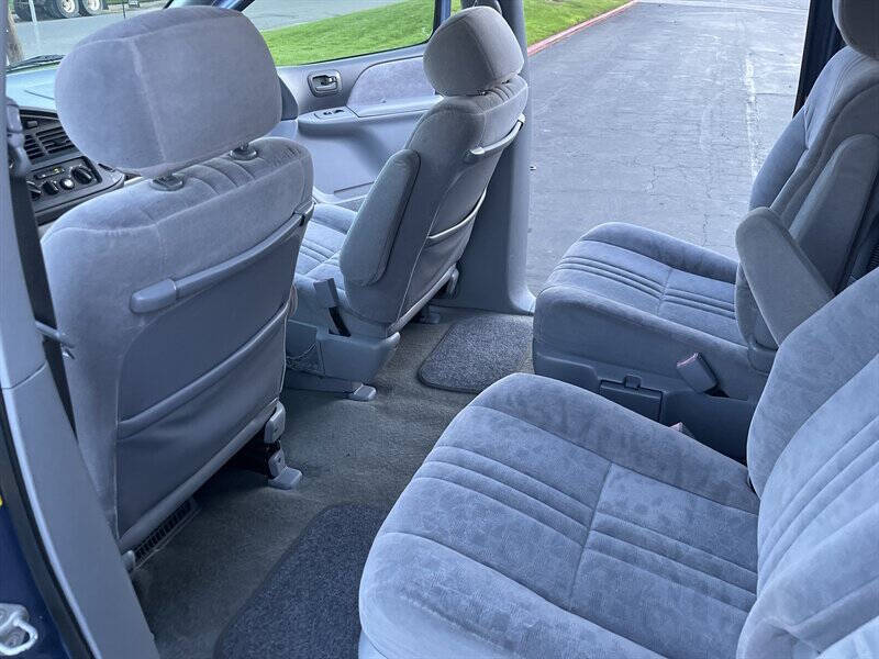 2002 Toyota Sienna LE