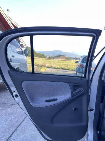 2000 Toyota Vitz Yaris