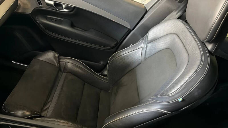 2017 Volvo XC90 T8 eAWD R-Design