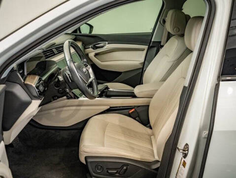 2021 Audi e-tron quattro Premium