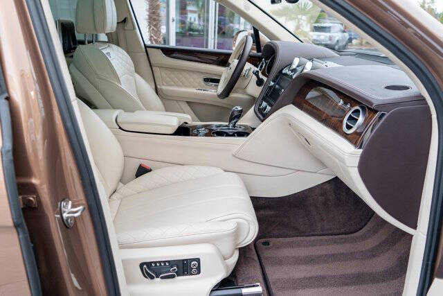 2017 Bentley Bentayga 41