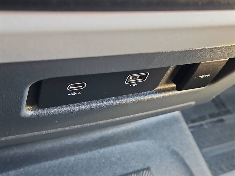 2022 Land Rover Defender 110 X-Dynamic SE