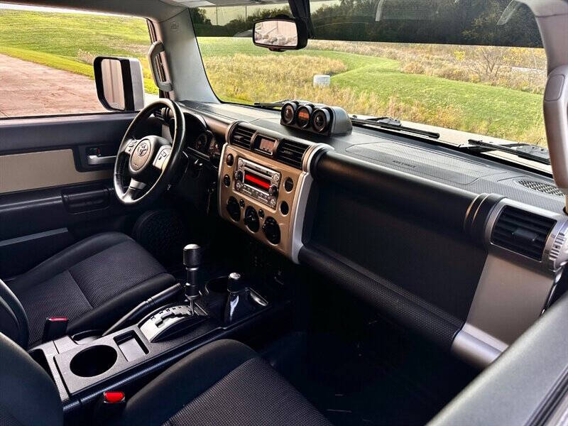 2012 Toyota FJ Cruiser Base photo 18