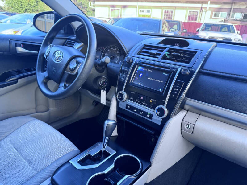 Image of 2012 Toyota Camry LE