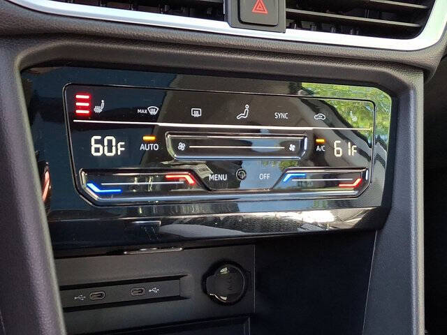 2025 Volkswagen Taos SE 4Motion