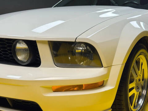2005 Ford Mustang GT Deluxe