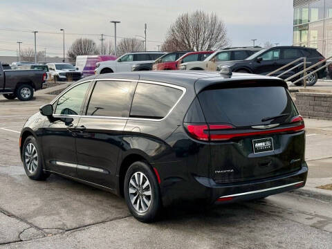 2024 Chrysler Pacifica Plug-In Hybrid Select