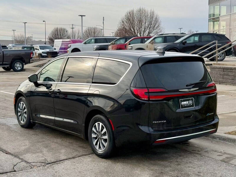 2024 Chrysler Pacifica Plug-In Hybrid Select