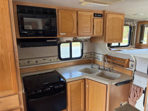 2004 Eagle Cap 950 Intermountain RV