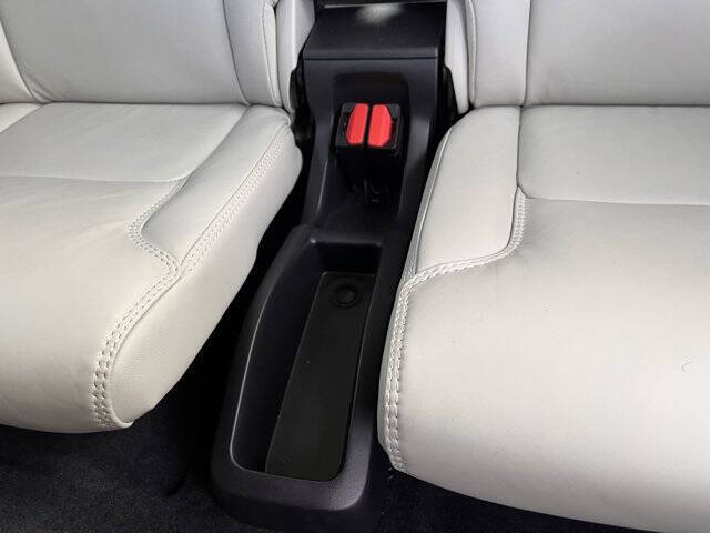 2023 Volvo XC90 Recharge T8 Ultimate Dark Theme