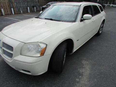 2005 Dodge Magnum for sale at Class Trading LLC in Linden NJ