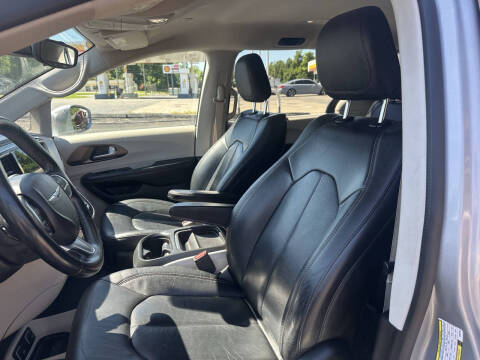 2017 Chrysler Pacifica Touring-L