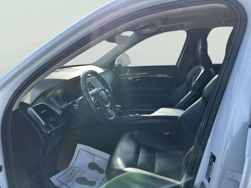 2019 Volvo XC90 T6 Momentum