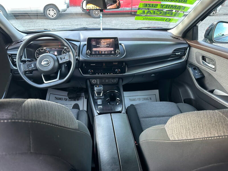 2022 Nissan Rogue SV