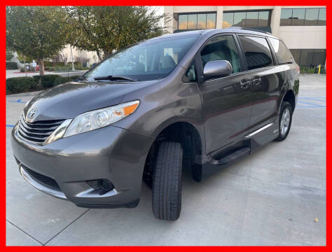2012 Toyota Sienna LE 8-Passenger