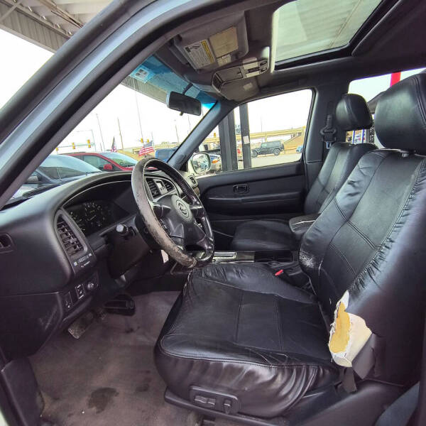 2004 Nissan Pathfinder LE Platinum