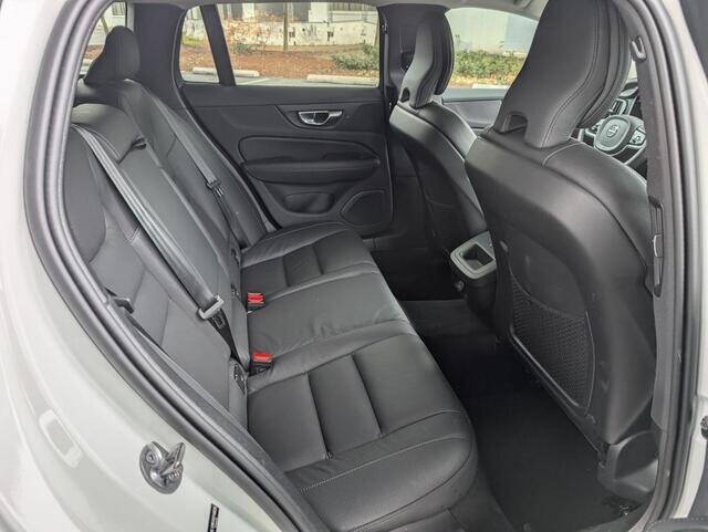 2025 Volvo V60 Cross Country B5 Plus