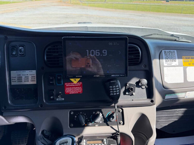 2014 Freightliner 108 SD