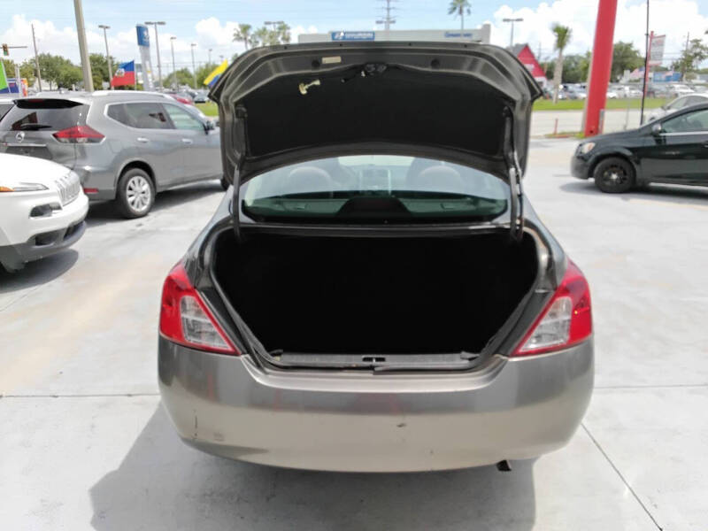 2012 Nissan Versa 1.6 S