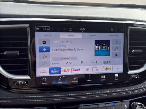 2026 Chrysler Pacifica Select