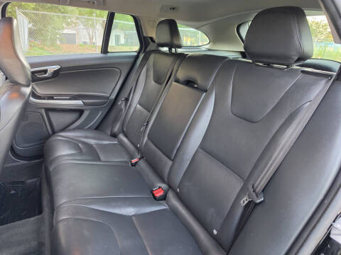 2016 Volvo V60 T5 Drive-E Platinum