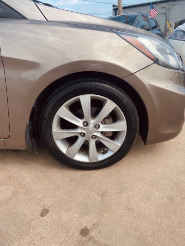 2012 Hyundai Accent SE