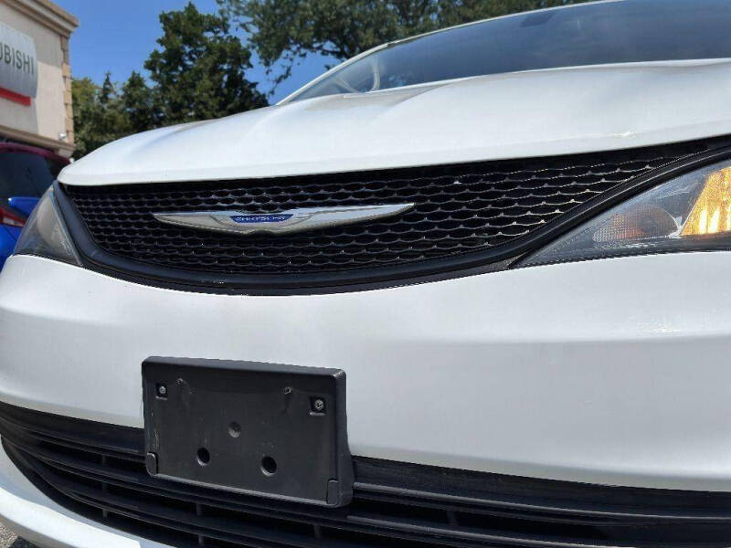 2020 Chrysler Voyager L