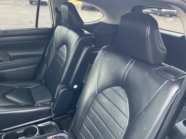 2022 Toyota Highlander Hybrid XLE