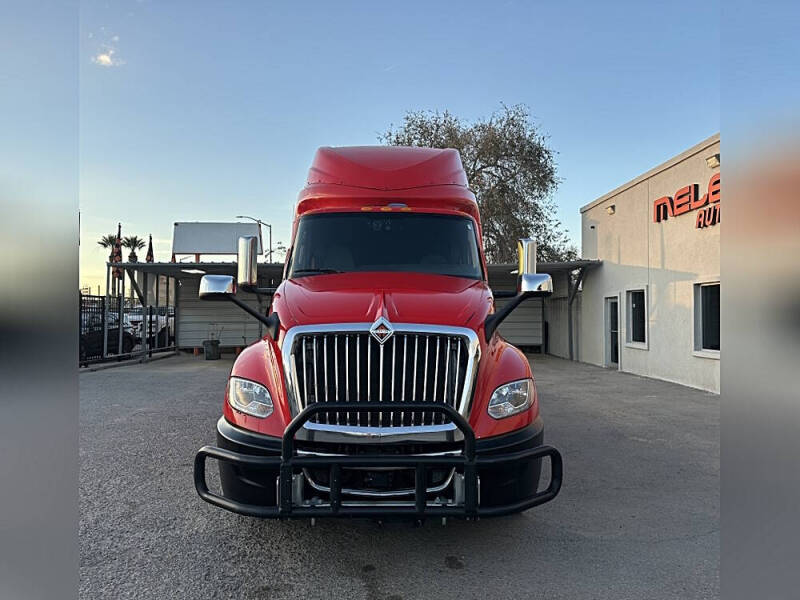 2018 International LT625